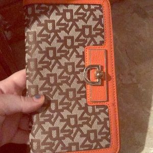 DKNYC Wallet